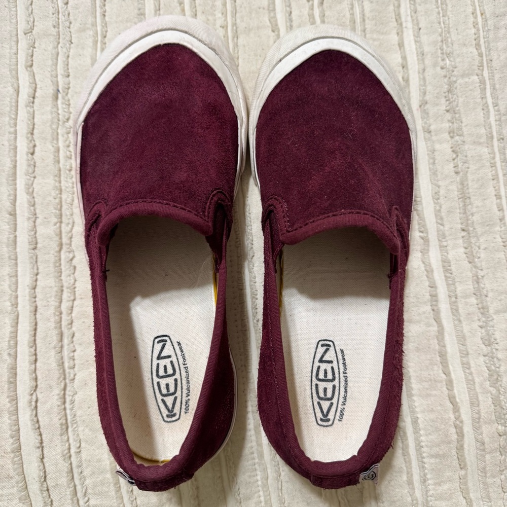 Keen Coronado III Slip-On Burgundy Suede Shoes - Picture 2 of 6